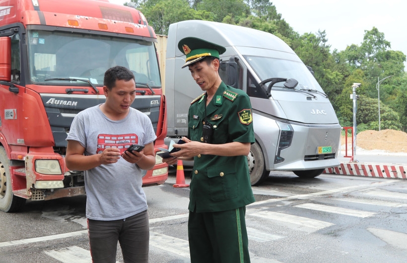 Lang Son, Guangxi talk import-export cargo handling procedures
